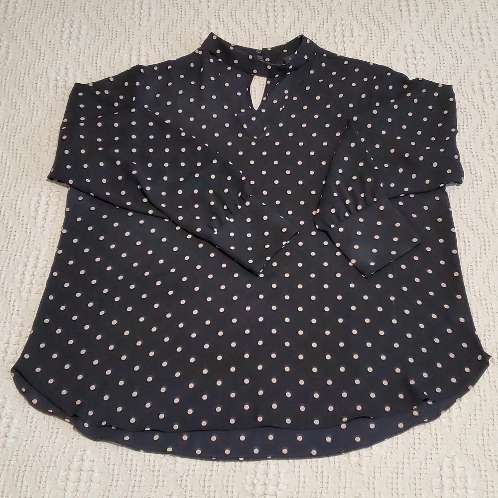 ✨️2/$20 Long Sleeve Dot Blouse - Picture 4 of 5